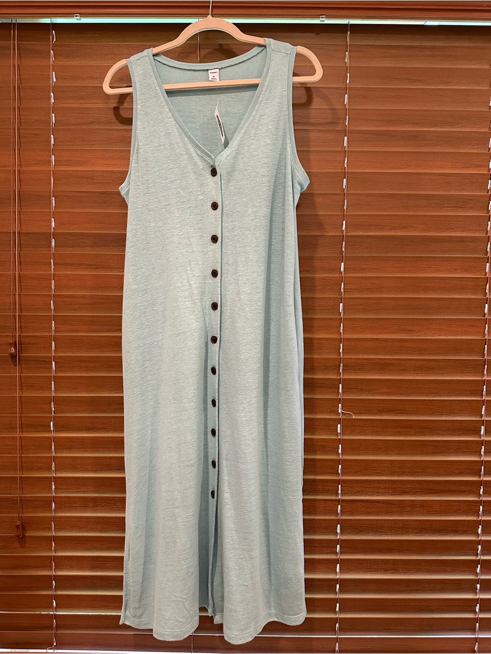 Old Navy Sleeveless Button-Front Maxi Dress in Mint